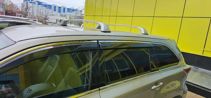 Дефлекторы окон (ветровики) для Toyota Highlander 2015-2020 с нерж. хром полоской (HAWK) - изображение 2