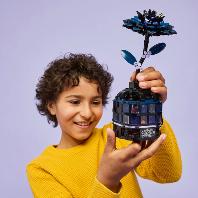 Конструктор LEGO Wednesday Цветок черной георгины 358 деталей
