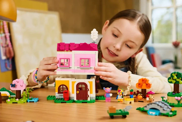 Конструктор LEGO Animal Crossing Творческие дома: сезоны развлечений 814 деталей (77057) - изображение 6
