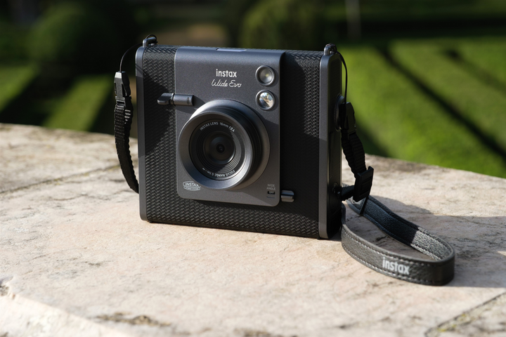 Aparat do natychmiastowego drukowania Fujifilm Instax Wide EVO Black (4547410543377) - obraz 17