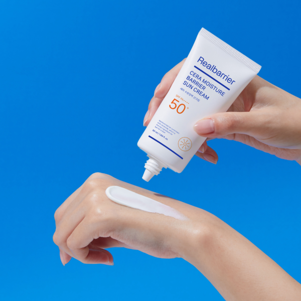 Солнцезащитный крем Real Barrier Cera Moisture Barrier Sun Cream SPF50+ PA++++ на химических фильтрах 50 мл - изображение 2