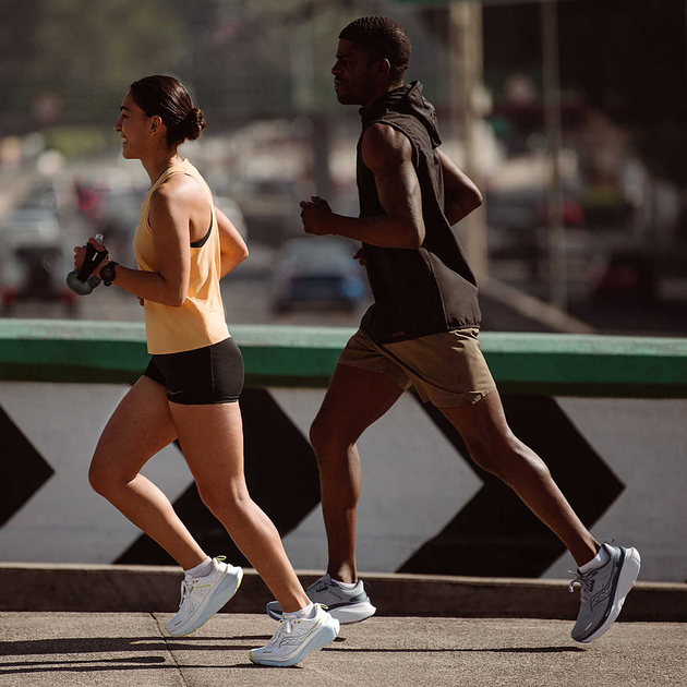 Жіночі кросівки для бігу Saucony Guide 18 S10998-100 37 Чорні (195020775813) - зображення 7