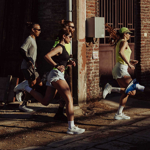 Жіночі кросівки для бігу Saucony Guide 18 S10998-100 42 Чорні (195020775899) - зображення 8