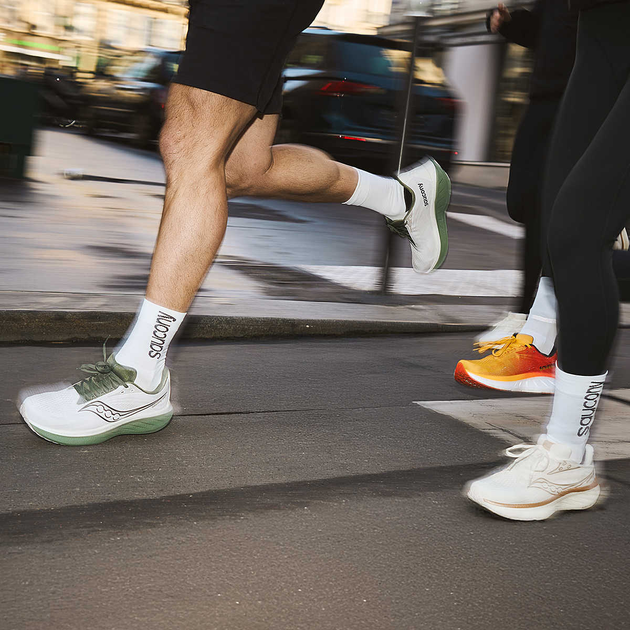Чоловічі кросівки для бігу Saucony Ride 18 S21000-102 46.5 Чорні (195020795293) - зображення 7