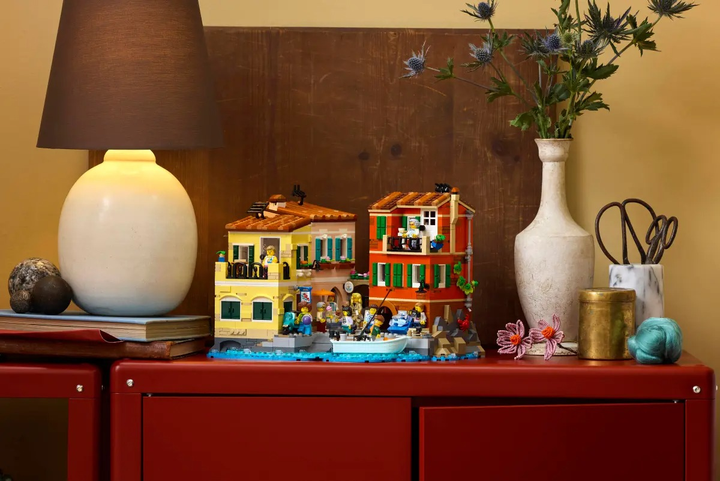 Конструктор LEGO Ideas Італійська Рив'єра 3251 деталей (21359) - зображення 8