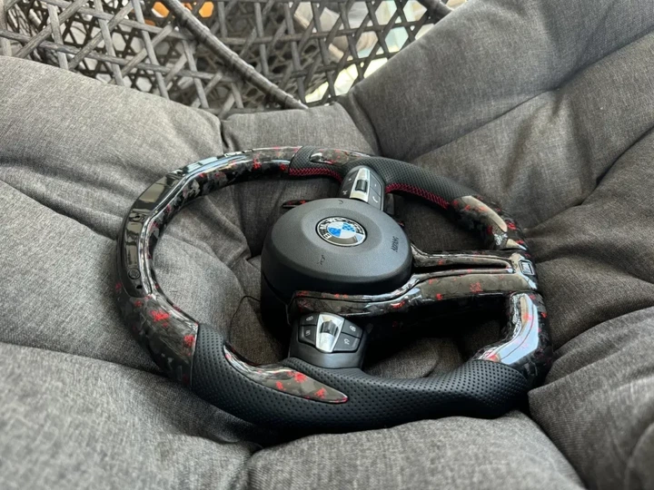 Руль из кованого карбону червоний BMW M + Led екран F-Series F15 F16 F20 F21 F25 F26 F30 F31 F32 F34 F35 F36 - изображение 5