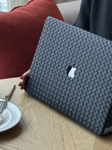 Чехол Woven Leather HardShell для Macbook Air 13.6 M2/M3 Black - Фото 8 Чехол Woven Leather HardShell для Macbook Air 13.6 M2/M3 Black - изображение 8