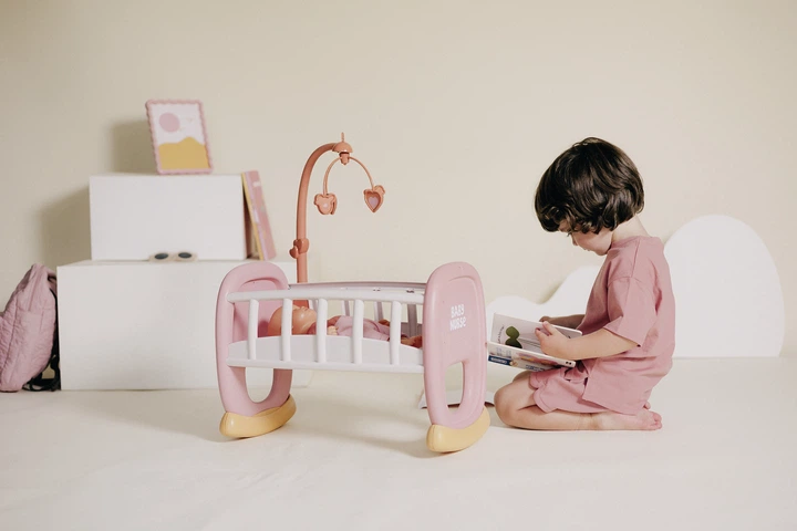 Колиска Smoby Toys Бебi Ньорс з мобілем (7600220390) (3032162203903) - зображення 7