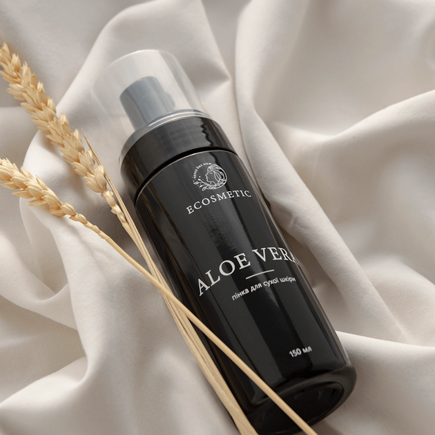 Гіалуронова пінка умивалка для обличчя ALOE VERA для сухої чутливої та подразненої шкіри з сечовиною та гліцерином для зволожуючого та пом' якшуючого ефекту, екстрактами ромашки та зеленого чаю для заспокоєння шкіри без запаху та спирту 150мл (112496) - зображення 5