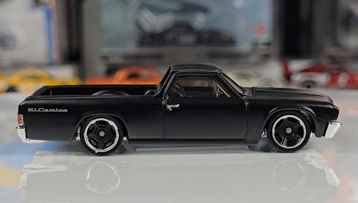 Машинка Базовая Hot Wheels Chevy El Camino 1967 Fast & Furious Screen Time 1:64 HYY83 Black - изображение 4