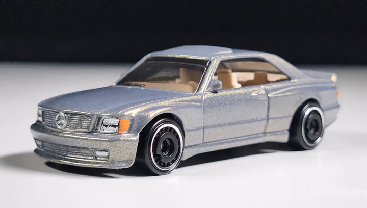 Машинка Базова Hot Wheels '89 Mercedes-Benz 560 SEC AMG Wild Widebody 1:64 JBB11 Grey - зображення 2