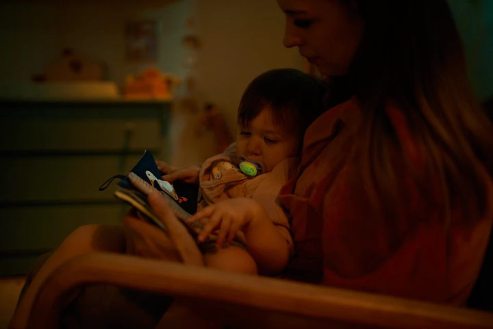Пустушка ортодонтична Philips AVENT Ultra Air Nighttime 18м+ 2 шт SCF376/01 (8710103982708) - зображення 6