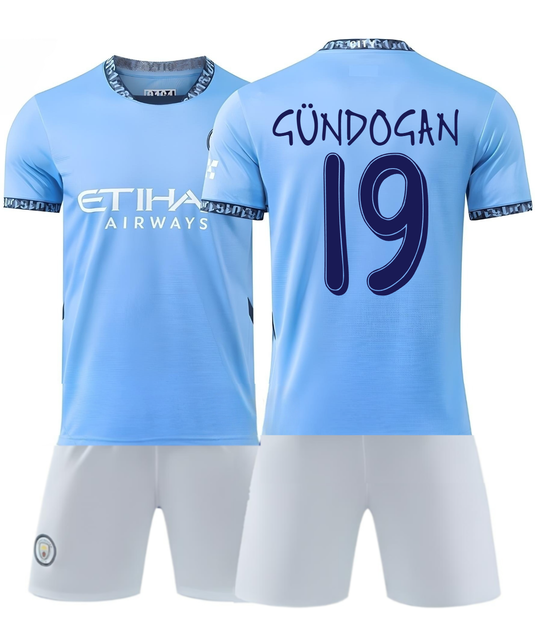 Форма футбольна дитяча Gündogan (Гюндоган) 19 Manchester City (Манчестер Сіті), сезон 24/25, 24 розмір, ріст 135-140 см, синє-блакитна - Фото 1 Форма футбольна дитяча Gündogan (Гюндоган) 19 Manchester City (Манчестер Сіті), сезон 24/25, 24 розмір, ріст 135-140 см, синє-блакитна - зображення 1