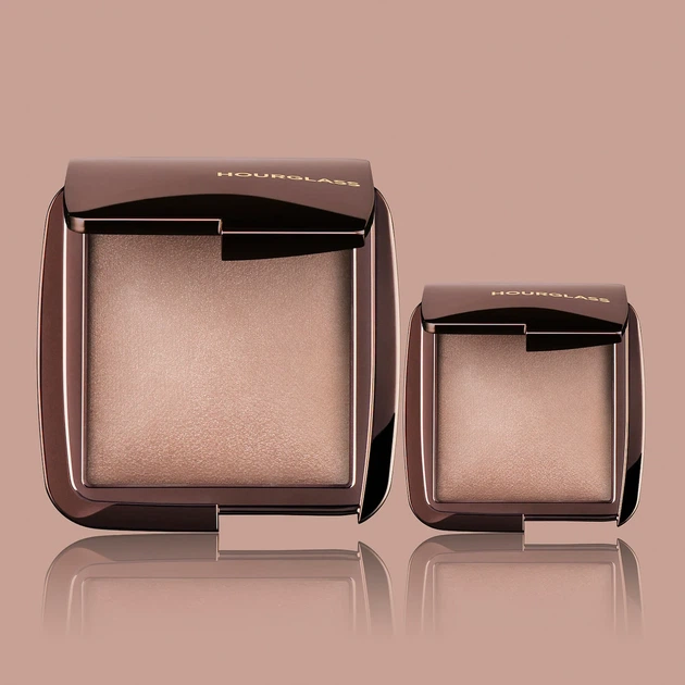 Пудра з ефектом сяйва Hourglass Ambient™ Lighting Finishing Powder Dim Light 10 г - Фото 7 Пудра з ефектом сяйва Hourglass Ambient™ Lighting Finishing Powder Dim Light 10 г - зображення 7