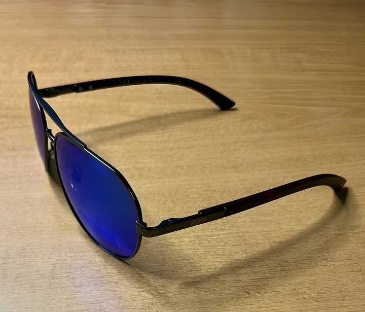 Модные мужские солнцезащитные очки 2025 aviator polarized ice blue солнечные защитные UV400 поляризационные антибликовые авиаторы для рыбалки отдыха авто стильные polaroid от солнца в форме капли окуляры полароид голубые линзы твердый чехол в комплекте - изображение 4
