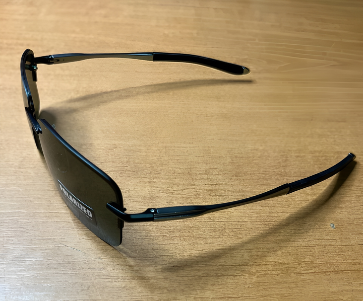 Модные мужские солнцезащитные очки 2025 polarized black солнечные защитные UV400 поляризационные антибликовые для рыбалки отдыха авто polaroid от солнца стильные квадратные окуляры полароид матово-черная оправа серо-зеленые линзы твердый чехол в комплекте - Фото 6 Модные мужские солнцезащитные очки 2025 polarized black солнечные защитные UV400 поляризационные антибликовые для рыбалки отдыха авто polaroid от солнца стильные квадратные окуляры полароид матово-черная оправа серо-зеленые линзы твердый чехол в комплекте - изображение 6