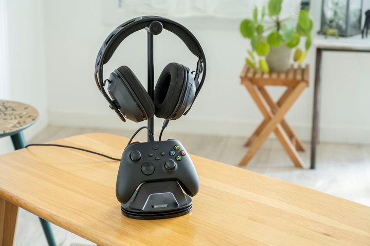 Stacja ładująca dla słuchawek i kontrolera Nacon Charging Station for Headset and Controller Black (3665962022513) - obraz 5