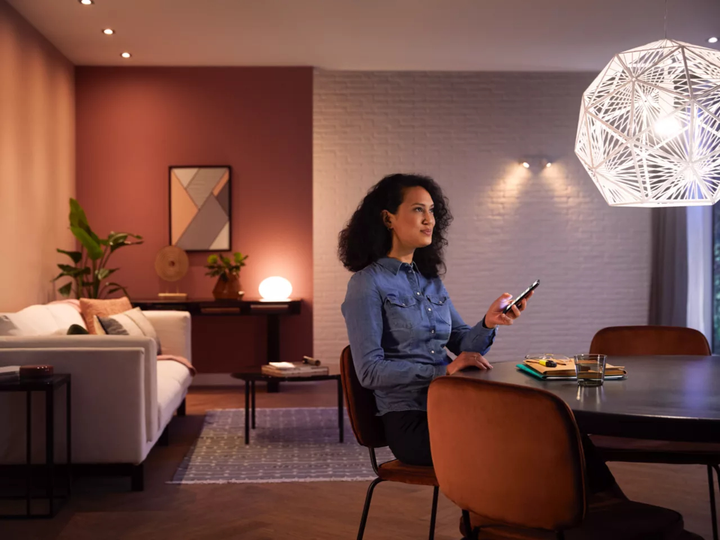 Zestaw startowy Philips Hue White Starter kit: 3 E27 smart bulbs (1100) + Dimmer switch (8719514289130) - obraz 6