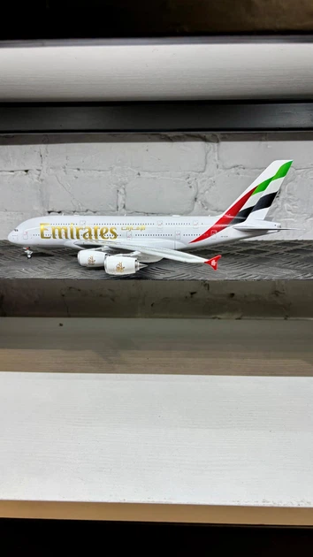 Модель самолета Металлическая Airbus A380-800 Emirates 1:200