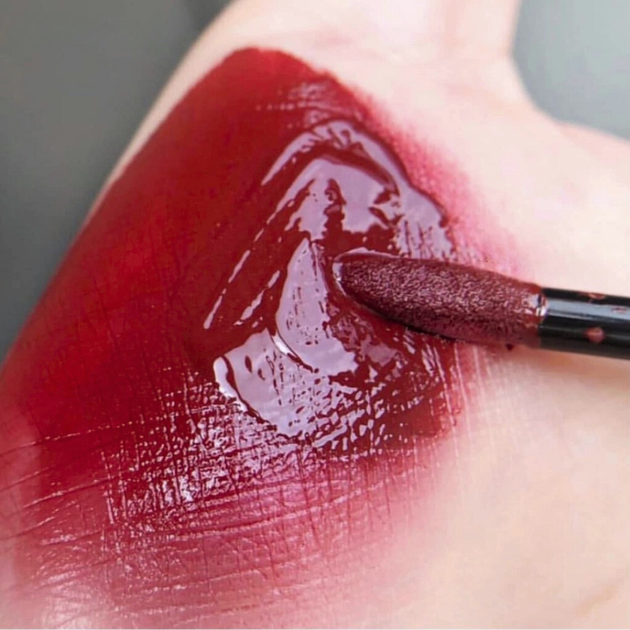 Жидкая лаковая помада Burberry Kisses Lip Lacquer Lipstick Oxblood No.58 без коробки 5.5 мл - изображение 7
