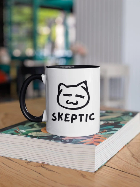 Чашка керамічна з малюнком "Skeptic" 330 мл для напоїв біла з чорною ручкою на подарунок - Фото 3 Чашка керамічна з малюнком "Skeptic" 330 мл для напоїв біла з чорною ручкою на подарунок - зображення 3