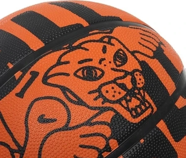 Баскетбольный мяч Nike EVERYDAY PLAYGROUND 8P GRAPHIC DEFLATED оранжево-черный N.100.4371.811.05 Размер EU: 5 - изображение 4