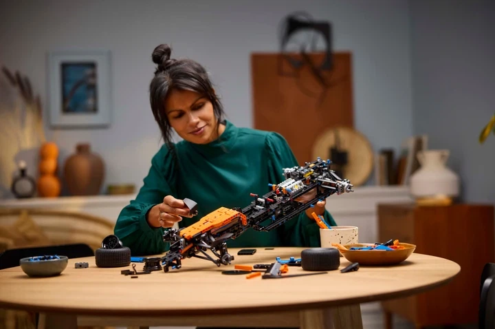 Конструктор Technic Перегоновий автомобіль McLaren Formula 1, 1432 деталей (2994250314094) - зображення 6