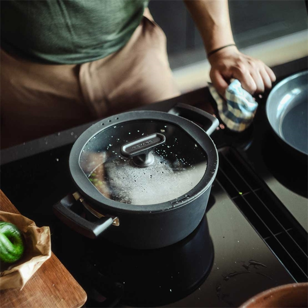 Garnek Fiskars Hard Face z pokrywką 3.5 l (1075526) - obraz 4