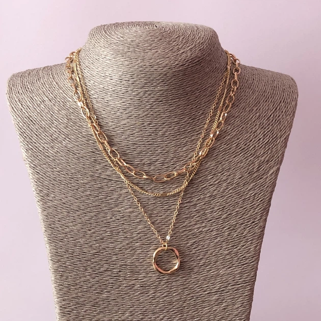 Багатошарове кольє «Golden Trio» з підвіскою-кільцем Honey Fashion Accessories золотистий (120266) - Фото 9 Багатошарове кольє «Golden Trio» з підвіскою-кільцем Honey Fashion Accessories золотистий (120266) - изображение 9