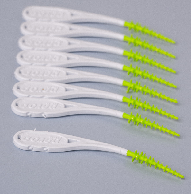 Zestaw szczoteczek międzyzębowych Paro Swiss Smart-sticks M/L o średnicy 1.5/3.8 mm 32 szt. (7610458010662) - obraz 5