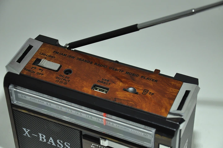 Радиоприемник Golon RX 381 портативный аккумуляторный с USB Коричневый - Фото 6 Радиоприемник Golon RX 381 портативный аккумуляторный с USB Коричневый - изображение 6
