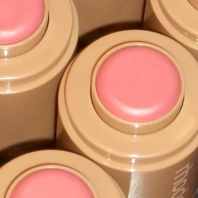 Кремовые румяна с шиммером Rhode "Sprinkle" Pocket blush - Фото 3 Кремовые румяна с шиммером Rhode "Sprinkle" Pocket blush - изображение 3