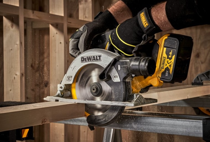 Пила дискова акумуляторна безщіткова DeWalt 165 мм 18 В (DCS565N) - зображення 4
