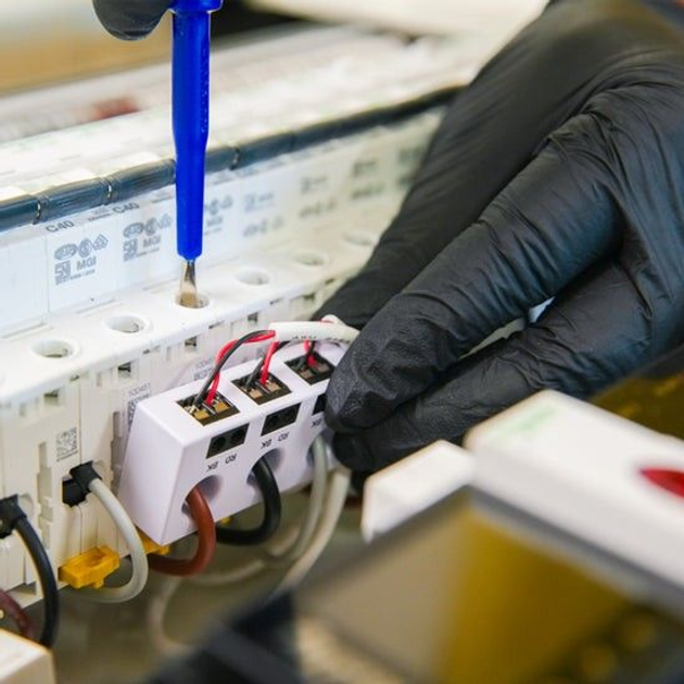 Licznik energii elektrycznej Shelly Relais "Pro 3EM-3CT63" WLAN LAN Stromzahler Inkl. CT Messfunktion BT DIN-Rail (3800235268193) - obraz 3