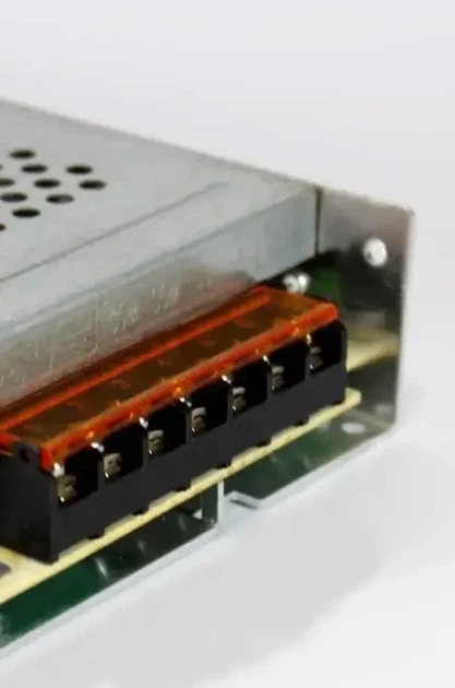 Импульсный блок питания Metal 5V 10A адаптер для светодиодных лент и освещения 2592 - Фото 2 Импульсный блок питания Metal 5V 10A адаптер для светодиодных лент и освещения 2592 - изображение 2