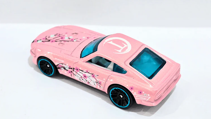Машинка Базовая Hot Wheels Datsun 240Z HW Art Cars 1:64 JBB66 Pink