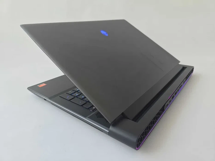 Ноутбук Dell Alienware M18 R1 (2023) R9 7845HX/RTX 4070/RAM 16GB/SSD 1TB/IPS 480Hz Б\В - Б/У - Фото 7 Ноутбук Dell Alienware M18 R1 (2023) R9 7845HX/RTX 4070/RAM 16GB/SSD 1TB/IPS 480Hz Б\В - Б/У - изображение 7