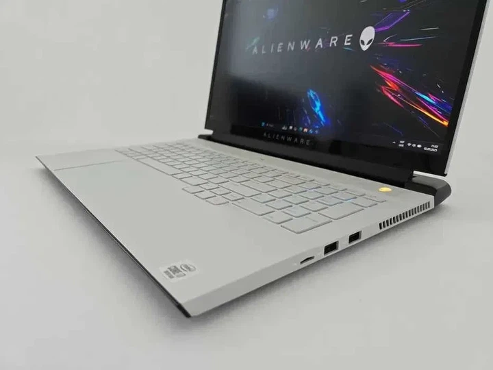 Ноутбук Dell Alienware M17 R3 I7 10870H/RTX 3070/RAM 16GB/SSD 512GB/IPS 360Hz Б\В - Фото 3 Ноутбук Dell Alienware M17 R3 I7 10870H/RTX 3070/RAM 16GB/SSD 512GB/IPS 360Hz Б\В - зображення 3