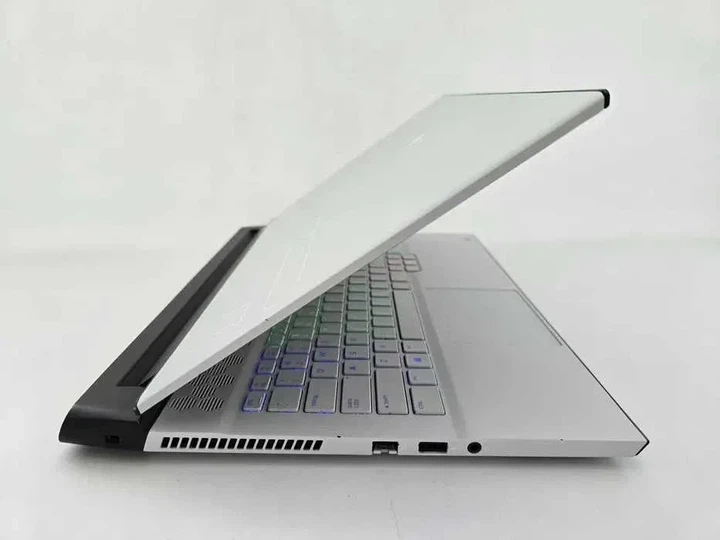 Ноутбук Dell Alienware M17 R3 I7 10870H/RTX 3070/RAM 16GB/SSD 512GB/IPS 360Hz Б\В - Фото 5 Ноутбук Dell Alienware M17 R3 I7 10870H/RTX 3070/RAM 16GB/SSD 512GB/IPS 360Hz Б\В - зображення 5