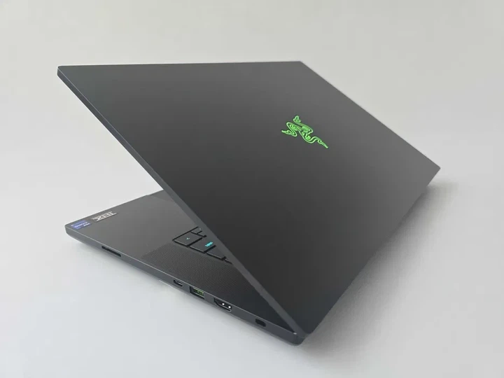 Razer Blade 16 2023 16インチ ブラックノートPC Ноутбук Razer Blade 16 (2023) I9 13950HX/RTX 4090/RAM 32GB/SSD 1TB
