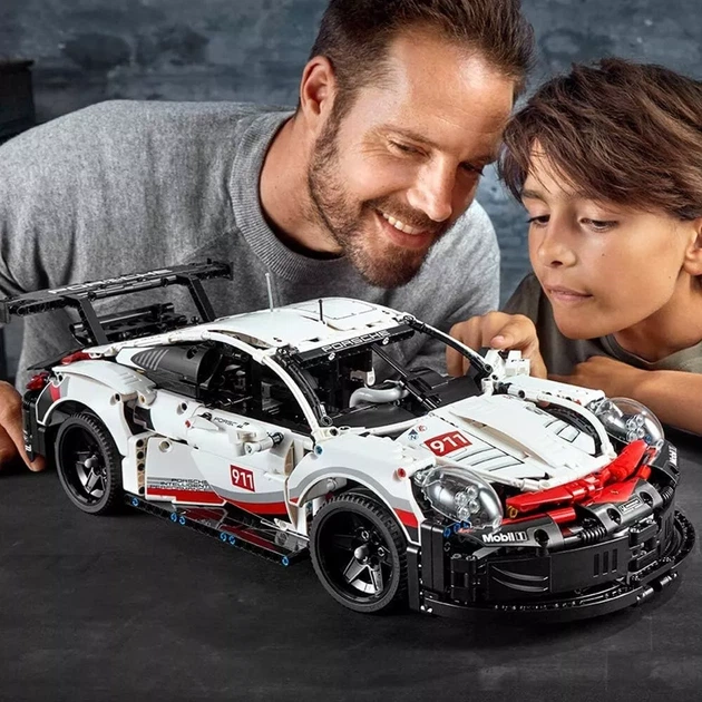 Конструктор Porsche 911, 1631 детали машинка техник в размере 1:10, спортивный автомобиль с LED-подстветкой Technology C999 (в крафтовой упаковке) - Фото 5 Конструктор Porsche 911, 1631 детали машинка техник в размере 1:10, спортивный автомобиль с LED-подстветкой Technology C999 (в крафтовой упаковке) - изображение 5