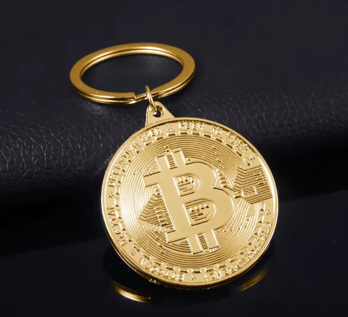 Брелок монета Біткоїн золотистий — стильний аксесуар для ключів - Фото 1 Брелок монета Біткоїн золотистий — стильний аксесуар для ключів - зображення 1