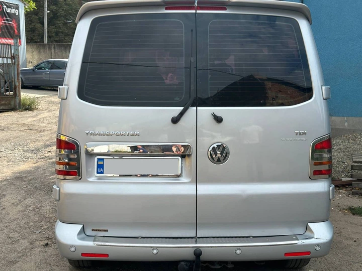 Планка над номером для распашных дверей (нерж) Carmos - Турецкая сталь для Volkswagen T5 Transporter 2003-2010 гг - изображение 4