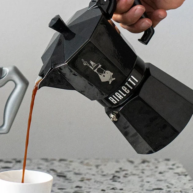 Кофеварка гейзерная для плиты алюминиевая 6 чашек Bialetti черная - изображение 7