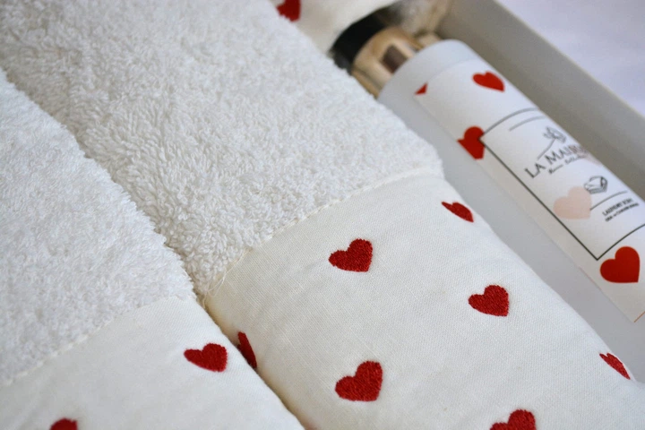 Подарочный набор полотенец La Maison 3 шт с ароматом Lovely - изображение 4