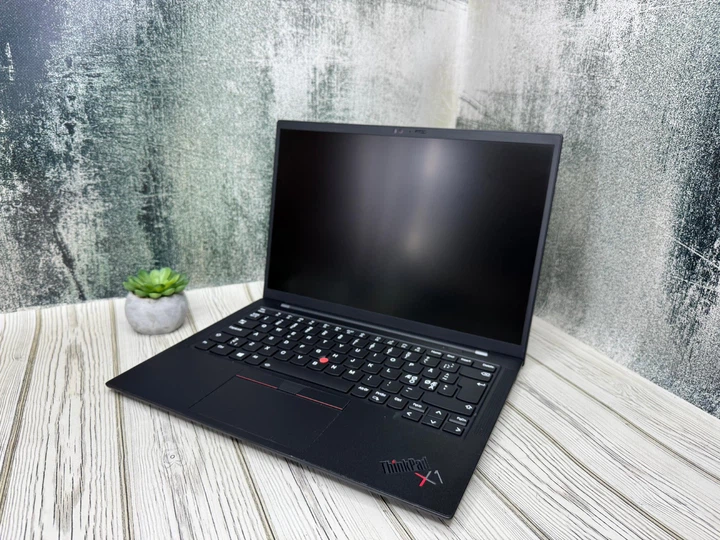 Бізнес-ноутбук ноутбук Lenovo ThinkPad X1 Carbon G9 | 14