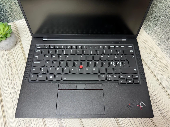 Бізнес-ноутбук ноутбук Lenovo ThinkPad X1 Carbon G9 | 14