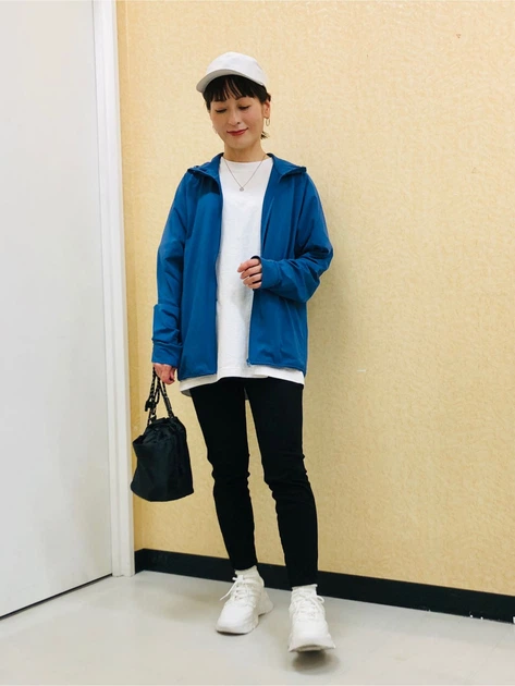 Ветровка женская Uniqlo 625674518 M Синяя (1159843460) - Фото 16 Ветровка женская Uniqlo 625674518 M Синяя (1159843460) - изображение 16