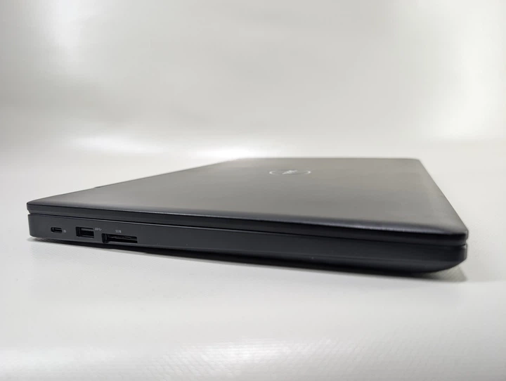 Ноутбук Dell Latitude 5580/ i3-7100U / 15.6 TN HD / 16 gb / 256 gb