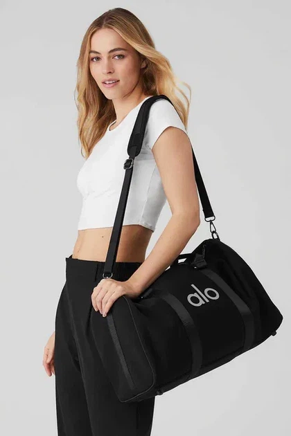 Alo Yoga ベルトバック　3L ☆ 新品 alo yoga Explorer Fanny Pack ベルトバックの通販 by